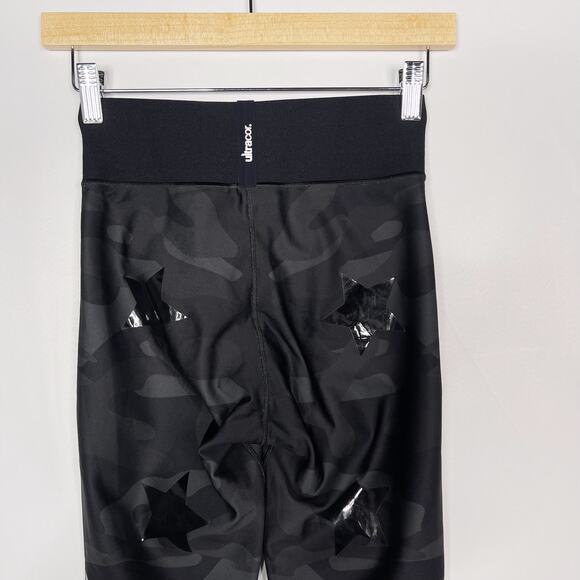 Ultracor Medium M Gray Black Camo Stars Knockout Leggings Patent Print Workout - Picture 5 of 10